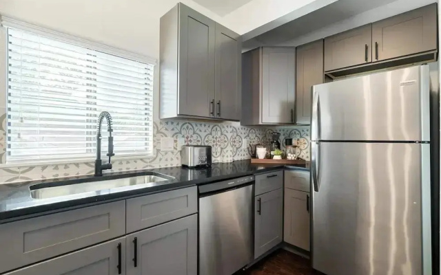Lovely Montrose Suites by Sonder