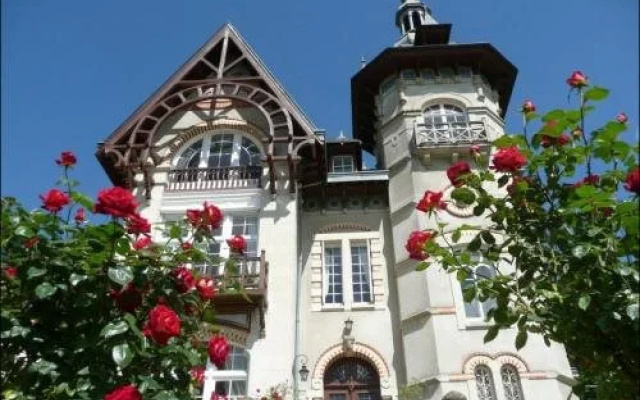 Les Roches