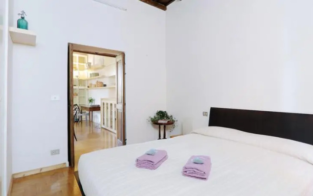 Giubbonari Apartment