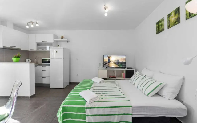 Charming Studio Apartment in Bilice