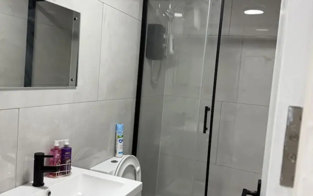 Lutom 2 Bed Flat - 1 With Sofa bed Sleeps 4