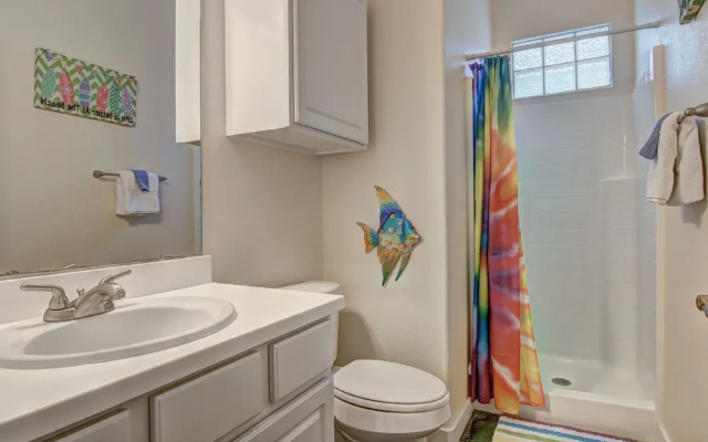 Family friendly Parrotdise Home in Pirates Bay by Redawning