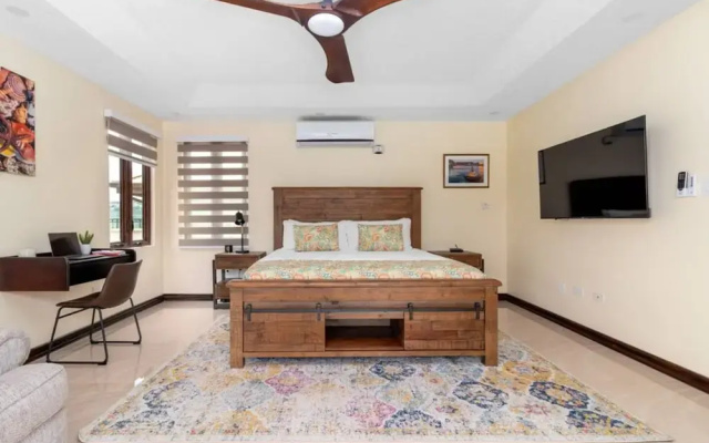 Breathtaking Oceanfront Luxe Villa in Tower Isle Jacuzzi Pool Fully Staffed