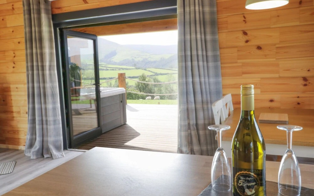 Bryn Eiddon Log Cabin