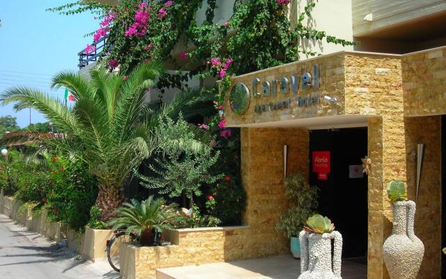 Caravel Apartment Hotel вид на фасад