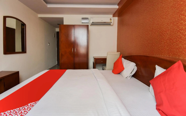 Flagship 76012 Hotel Grand Decor