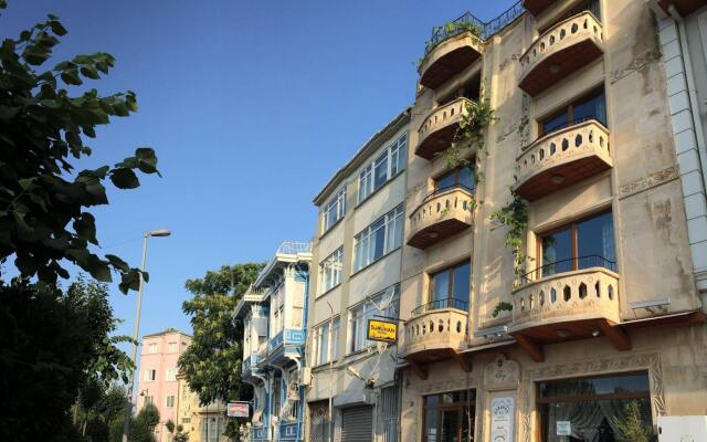 Saruhan Hotel вид на фасад