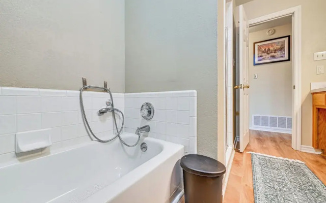 Canal-front Granbury Home w/ Dock - Dogs Welcome!
