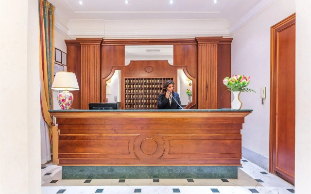 Raeli Hotel Lux