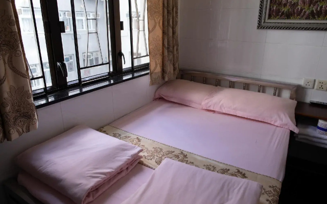 Lucky Hotel - Carlton Group of Hostels
