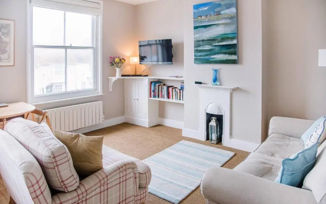 Serendipity, an apartment on the high street!
