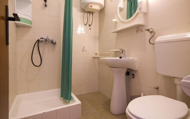 Apartment Ljilja - 10m from the sea with parking: A4 Nin, Zadar riviera