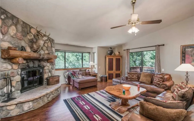 Riverside House - Three Bedroom Cabin