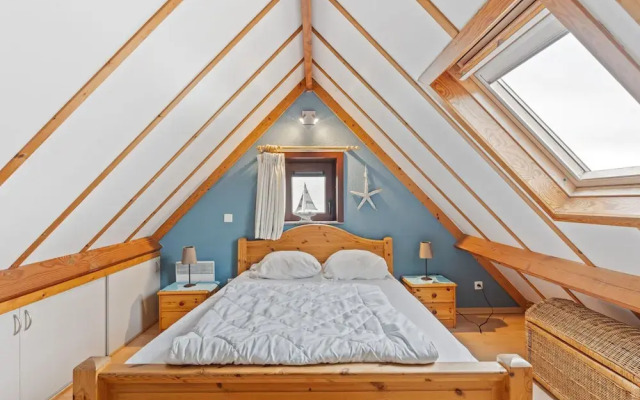 Charming Apartment Near the Beach