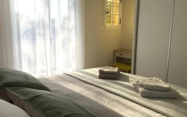 06D - Appartement spacieux avec terrasses, jardin et piscine