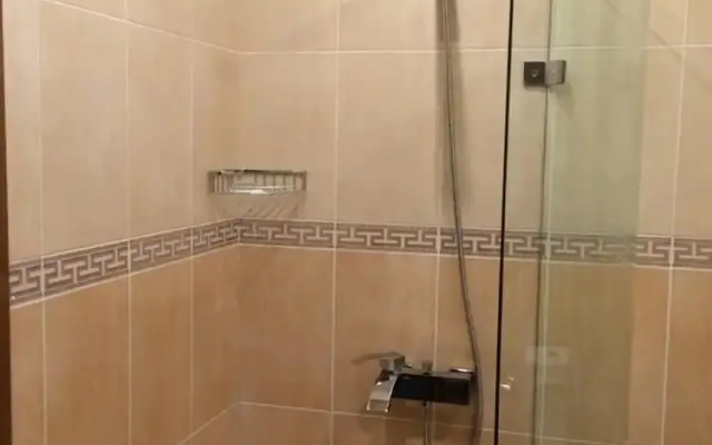 2-bed - Sleeps 4 - w Parking