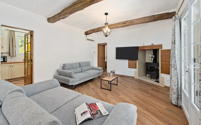 Villa in Flayosc With Private Pool