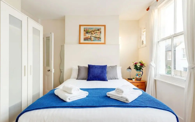 Cozy Fulham Retreat With Private Entrance & Hot Tub