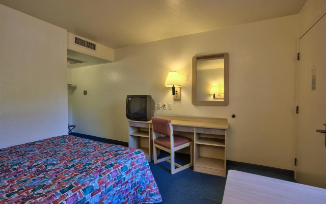 Motel 6 Valdosta, GA - University
