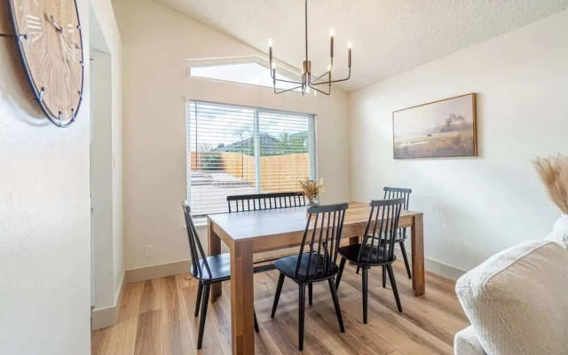 Modern Western Retreat Pet-friendly 4bed/2bath