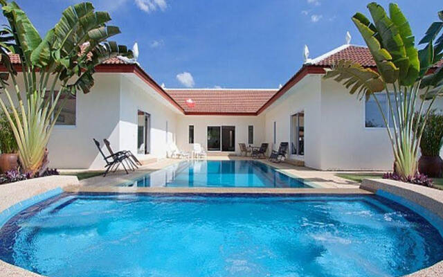 Отель Villa Aromdee A бассейн