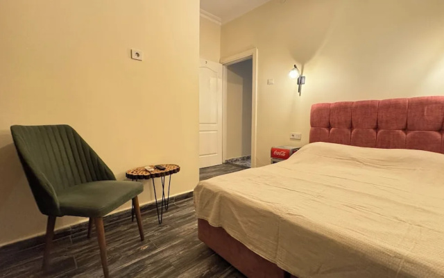 Callisto Pub & Kitchen & Hotel