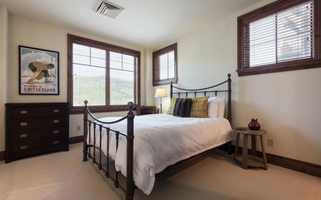 Silver Strike Lodge #403 - 2 Bed + Den