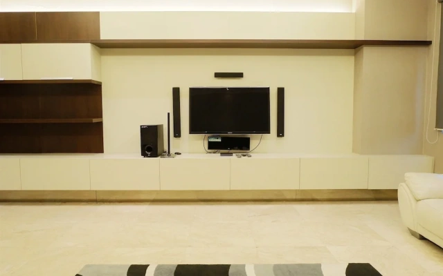 Luxury 2br the Bellezza Apartment with City View
