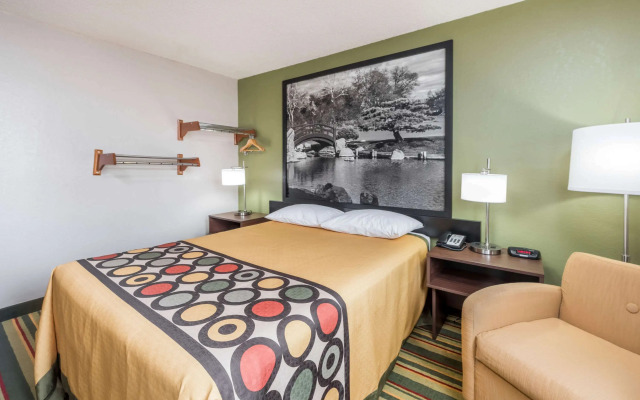 Super 8 by Wyndham Bloomington/Normal