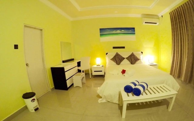 Отель Ithaa Inn Kamadhoo
