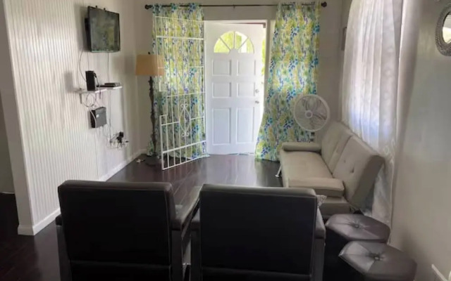 Sheridan's Place - 1 Minute Walk to the Beach