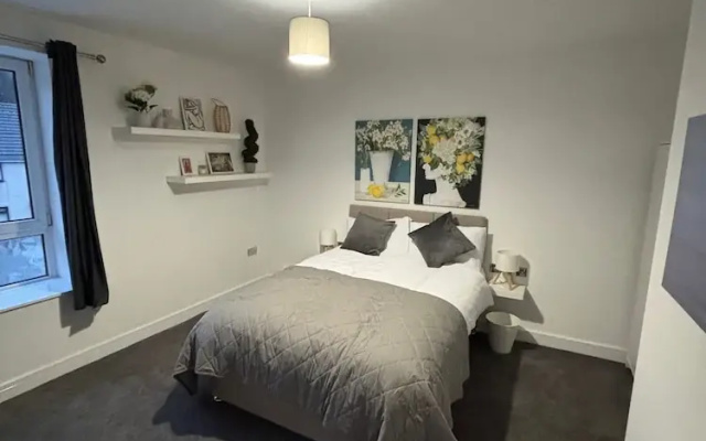 Shawforth - 2 Beds - Sleeps 4 - Street Parking