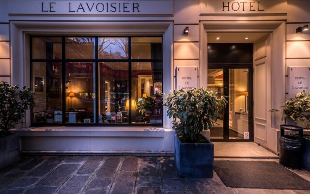 Отель Le Lavoisier Париж вид на фасад