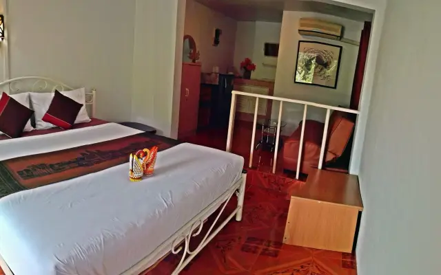 P California Inter Hostel