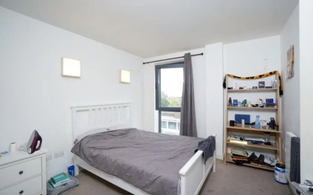 Modern 4 Bedroom Canal-side North London Flat