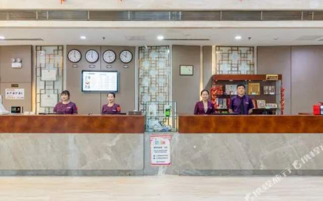 Huaya International Hotel (Weifang High-speed Railway North Station)