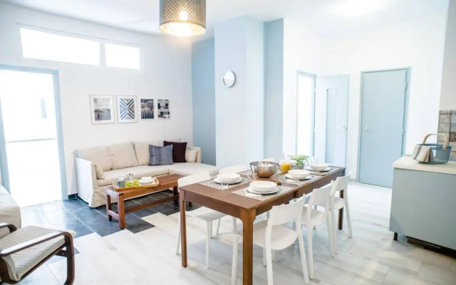 Central new home with 3 bedrooms, A/C and balcony