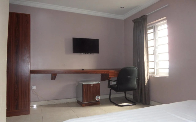 Serena Hotel & Suites