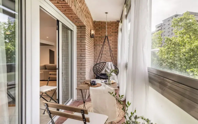 Besalu - 3 Bedrooms and Balcony in Castilla
