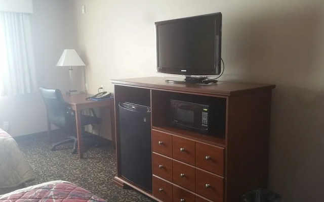 Canby Inn And Suites