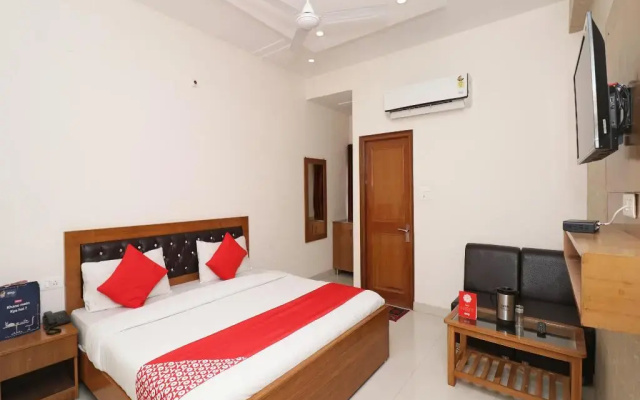 Chandra Palace By OYO Rooms