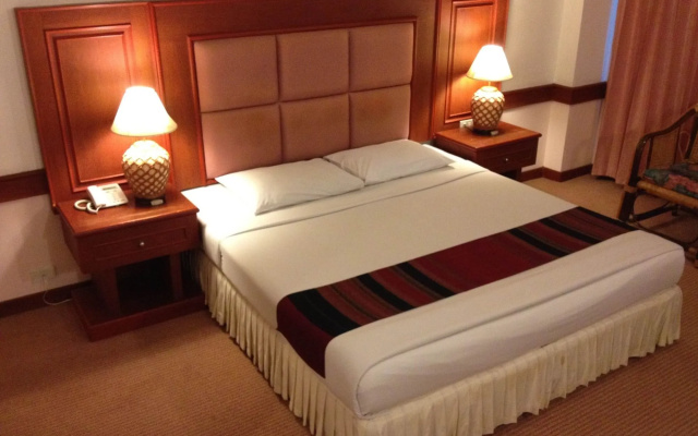 Raya Grand Hotel