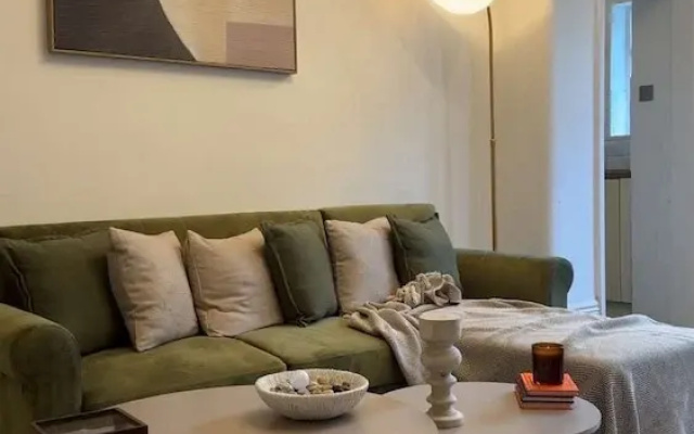 Cosy West Kensington Apartment - 3 Min to Tube