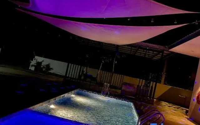 The Rina Homestay• Private Pool • Karaoke • BBQ