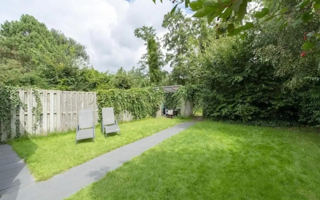 Beautiful, Modernly Furnished Bungalow at Walking Distance From the Beach