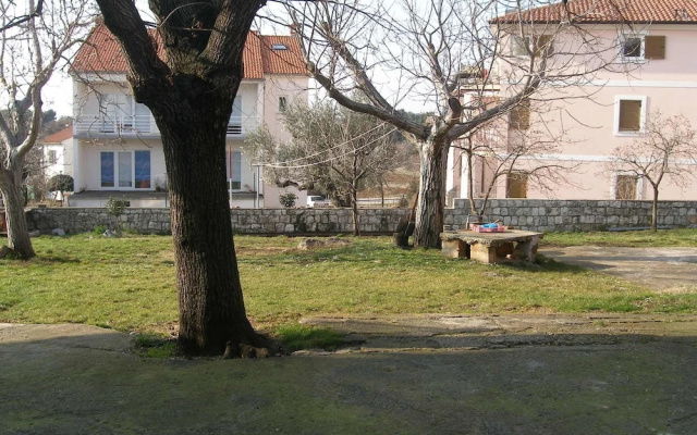 Cozy 4 Person Apartment Marija