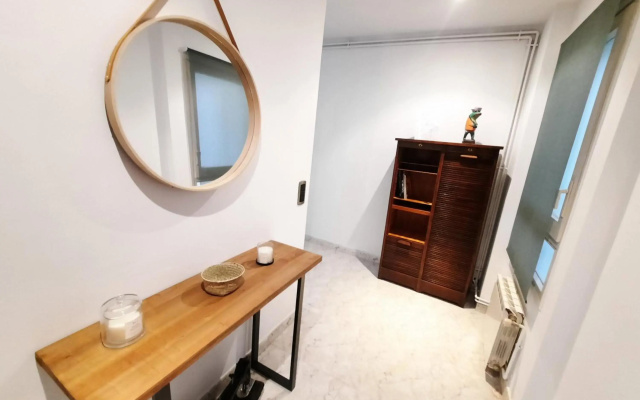 Bright near the beach & Barcelona - Apartment