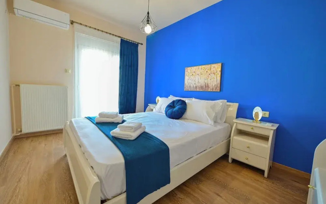 Royal Blue Central House by Checkin