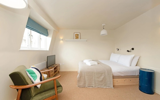 Large Studio With Garden Views in Leafy NW London