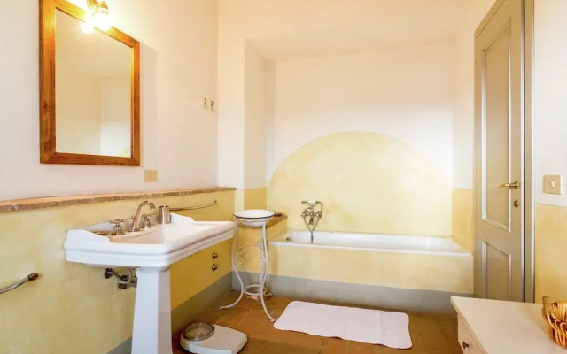 Villa in Rome With Pool & Garden